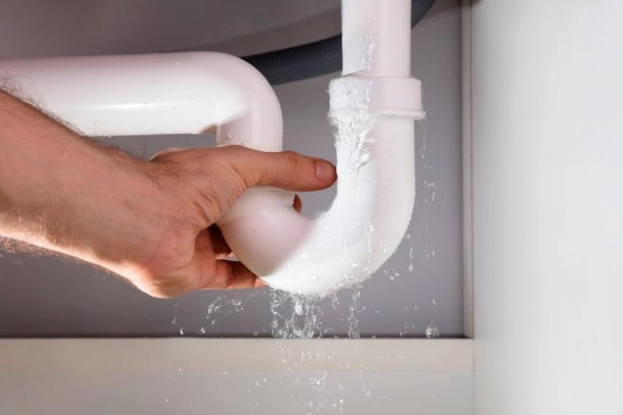 Fuga de agua en tubería doméstica